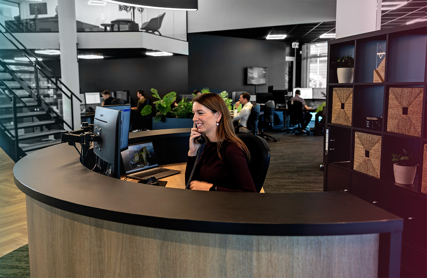 Baliemedewerkster-office-manager-bellen